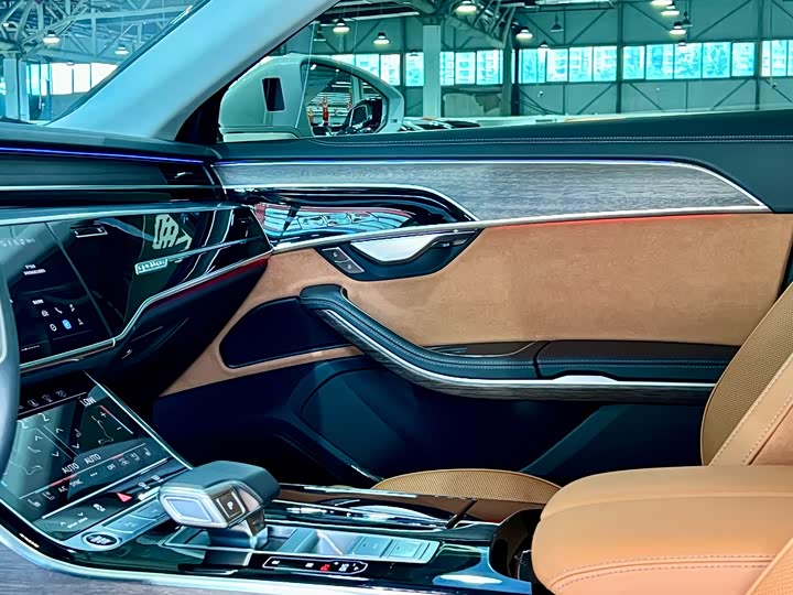 Фото 10 - Audi A8