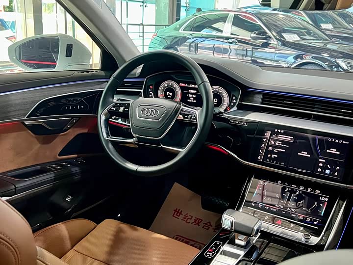 Фото 14 - Audi A8