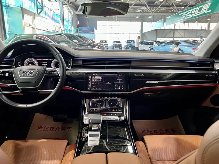 Фото 16 - Audi A8