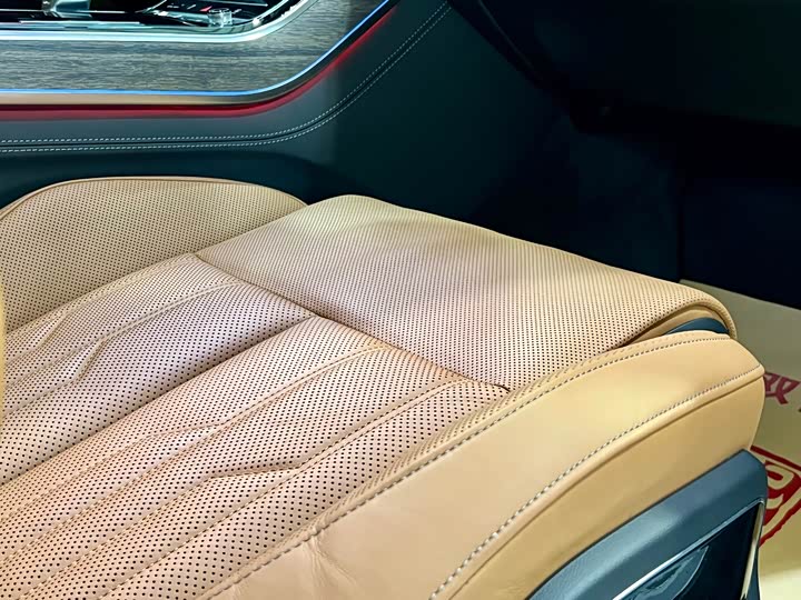 Фото 18 - Audi A8