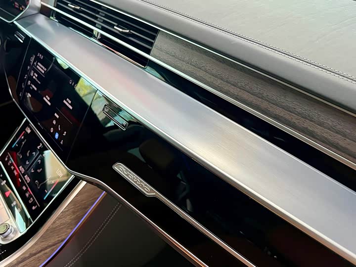 Фото 19 - Audi A8