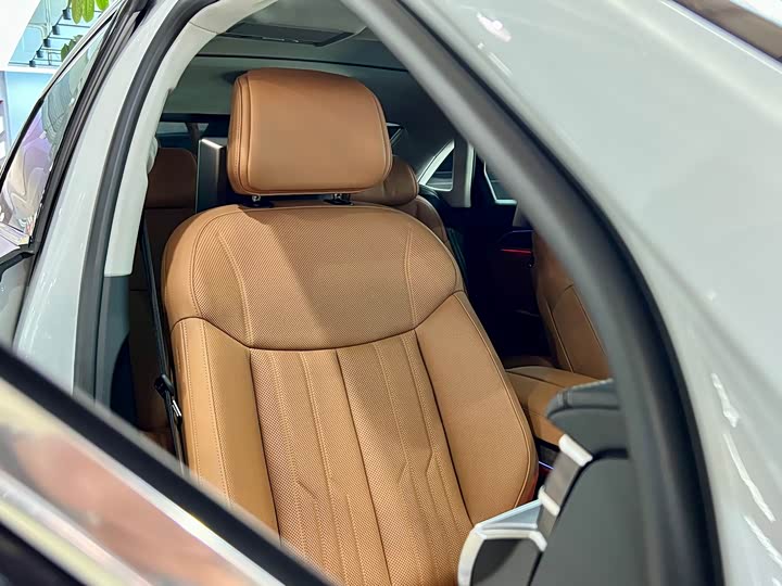 Фото 21 - Audi A8