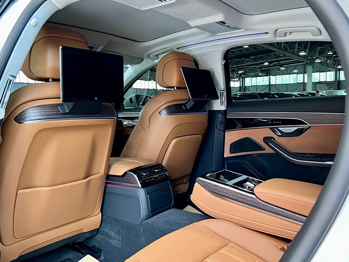 Фото 22 - Audi A8