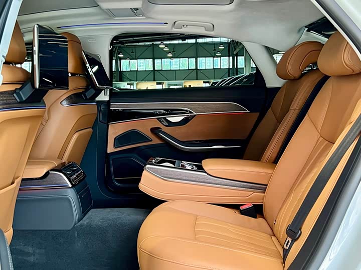 Фото 23 - Audi A8