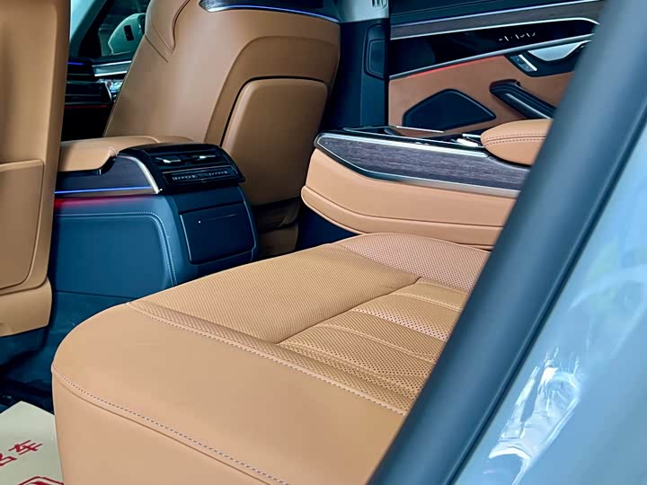 Фото 25 - Audi A8