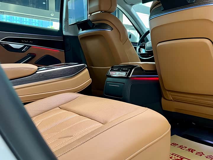 Фото 27 - Audi A8