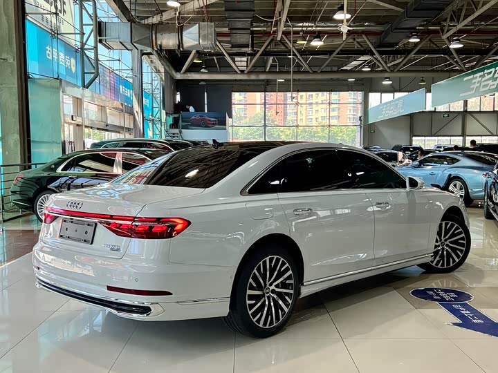 Фото 29 - Audi A8