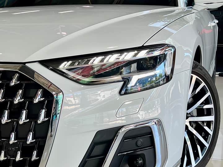 Фото 4 - Audi A8