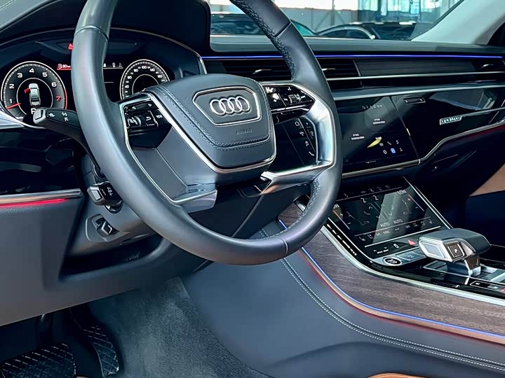 Фото 7 - Audi A8