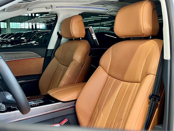 Фото 8 - Audi A8