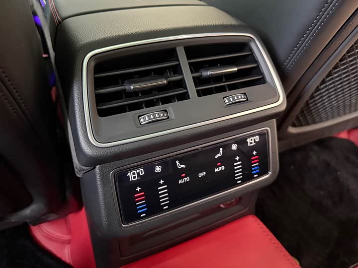 Фото 15 - Audi RS 6