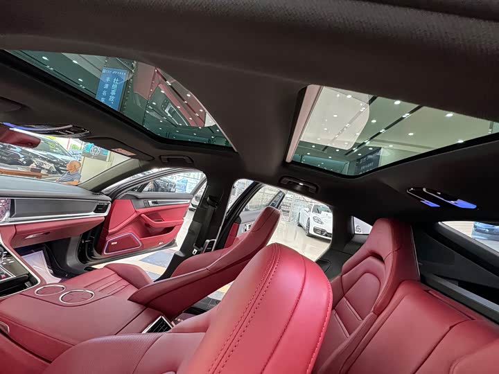 Фото 14 - Porsche Panamera