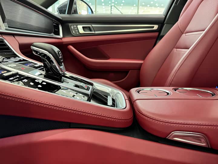 Фото 17 - Porsche Panamera