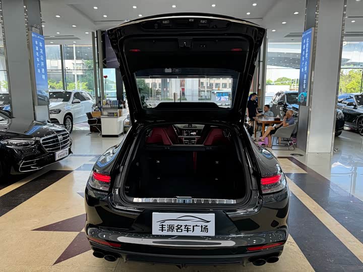 Фото 22 - Porsche Panamera