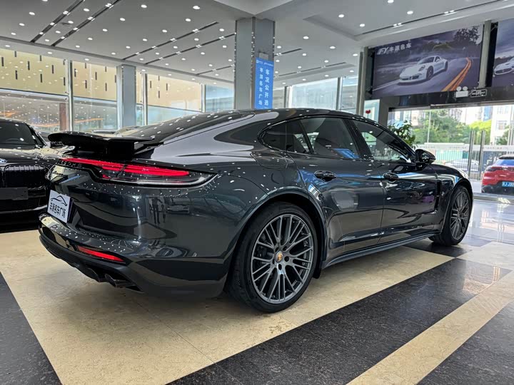 Фото 29 - Porsche Panamera