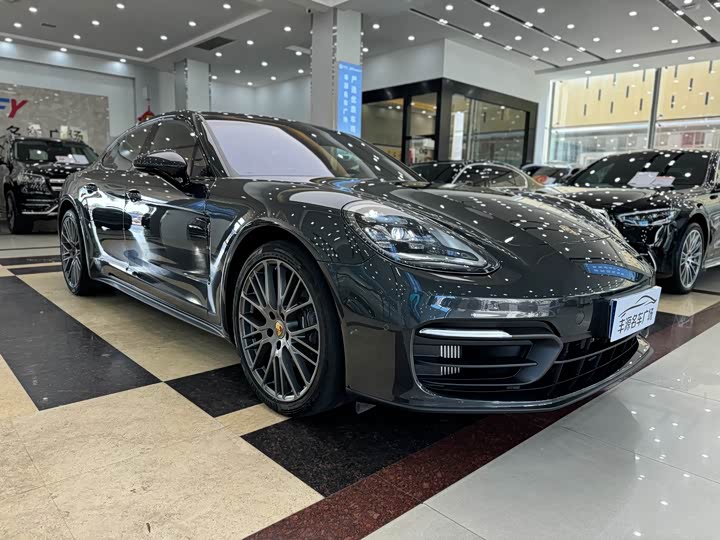 Фото 3 - Porsche Panamera