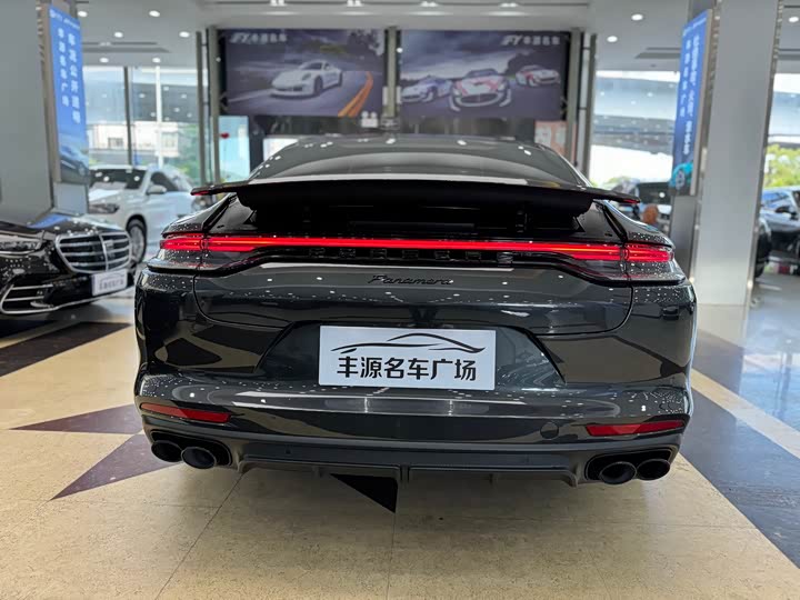 Фото 30 - Porsche Panamera