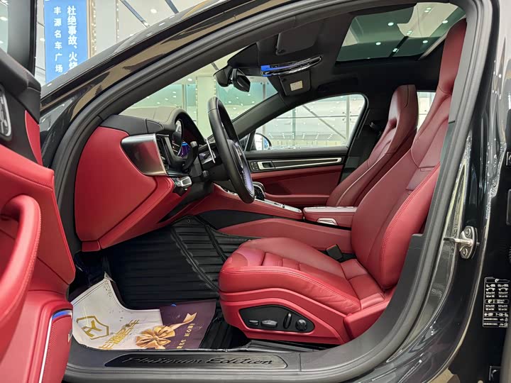 Фото 4 - Porsche Panamera