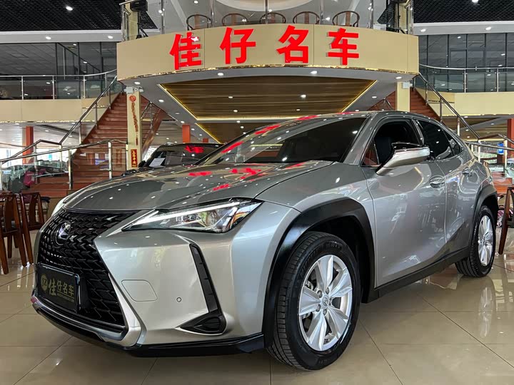 Фото 1 - Lexus UX