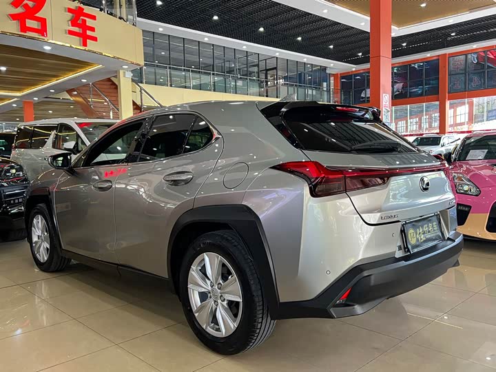 Фото 6 - Lexus UX