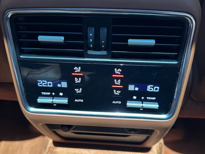 Фото 10 - Porsche Cayenne Hybrid