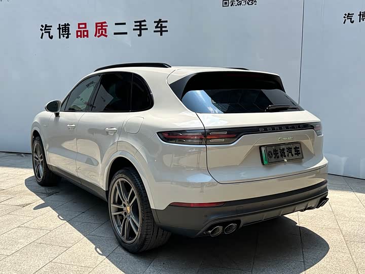 Фото 6 - Porsche Cayenne Hybrid