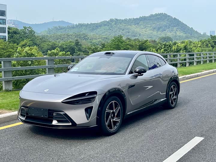 Фото 1 - Xiaomi YU7