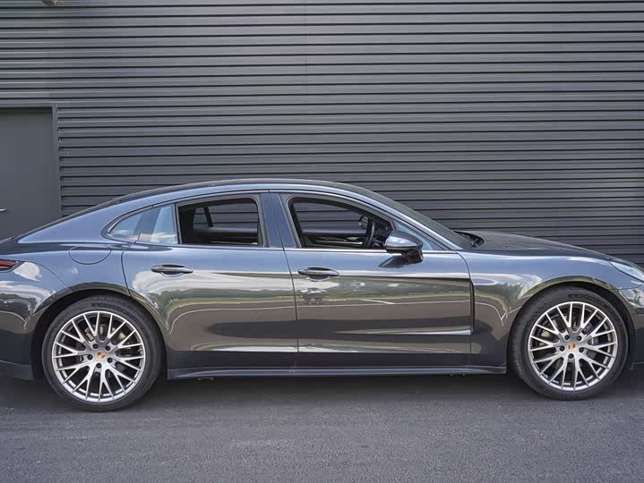Фото 3 - Porsche Panamera