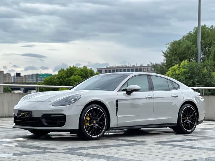 Фото 1 - Porsche Panamera