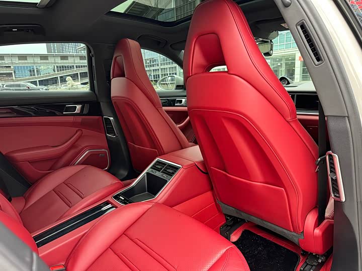 Фото 14 - Porsche Panamera