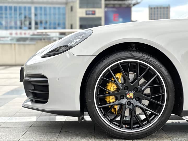 Фото 3 - Porsche Panamera