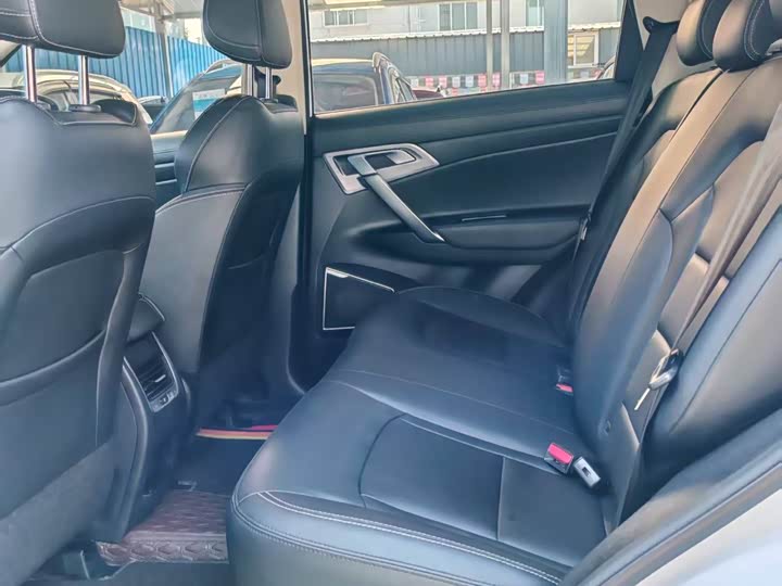 Фото 4 - Geely Atlas