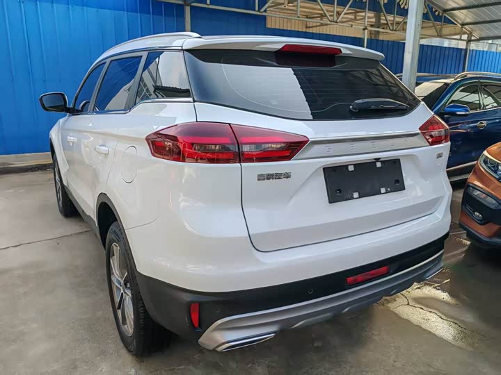Фото 7 - Geely Atlas