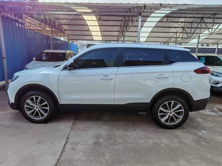 Фото 8 - Geely Atlas