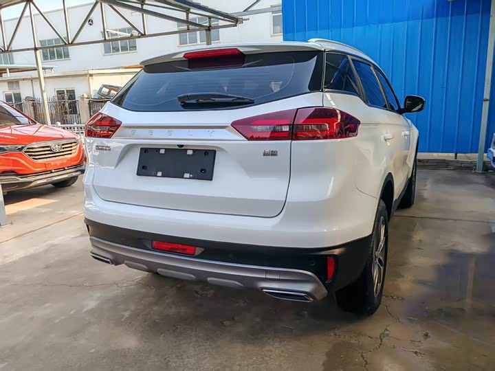 Фото 9 - Geely Atlas