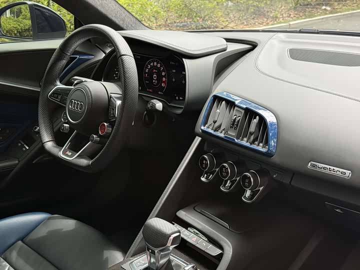 Фото 10 - Audi R8