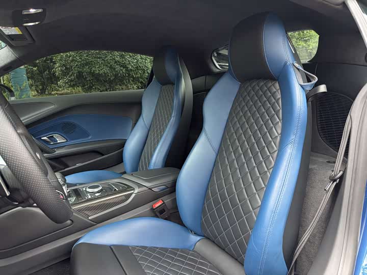 Фото 13 - Audi R8