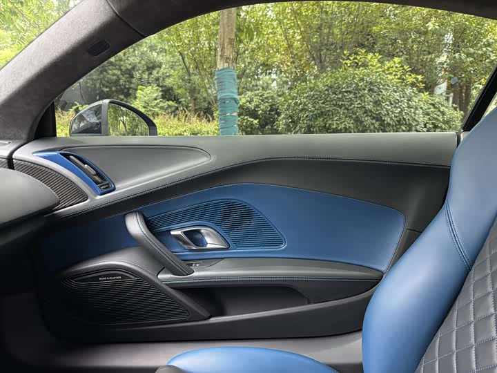 Фото 16 - Audi R8