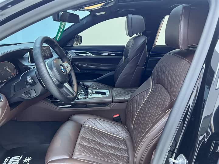 Фото 15 - BMW 7 Series