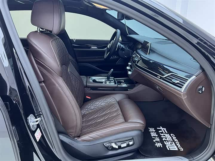 Фото 18 - BMW 7 Series