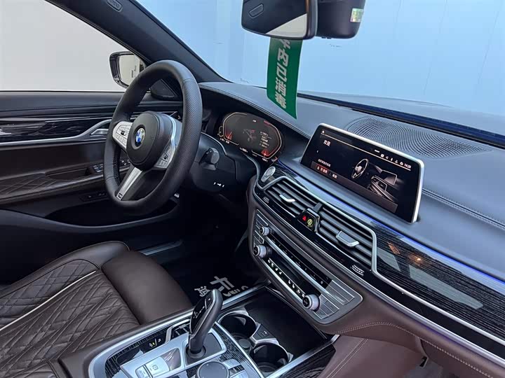 Фото 19 - BMW 7 Series