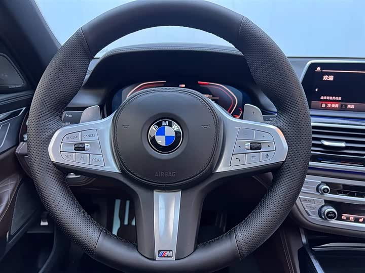 Фото 23 - BMW 7 Series