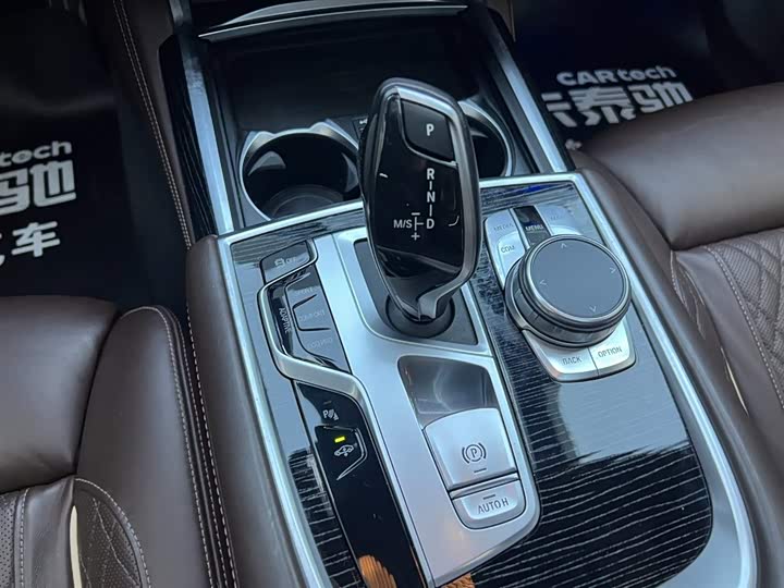 Фото 25 - BMW 7 Series