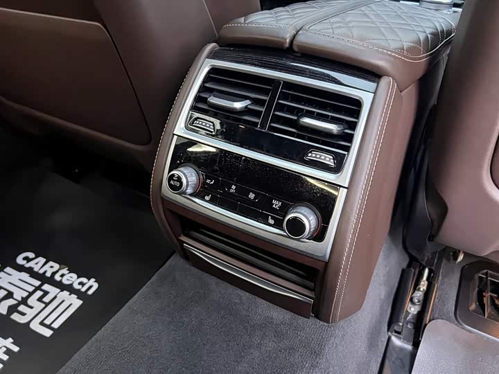 Фото 26 - BMW 7 Series