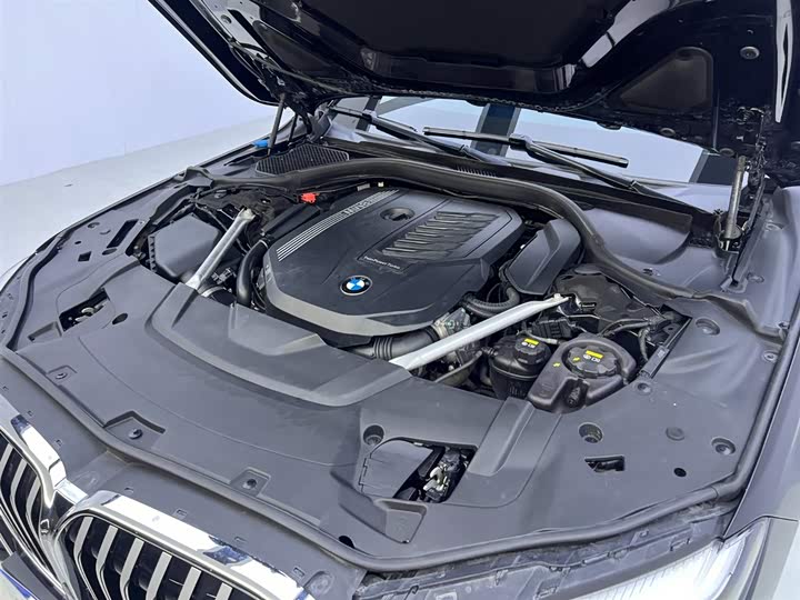 Фото 27 - BMW 7 Series