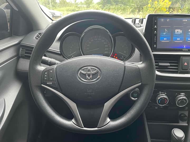 Фото 10 - Toyota Vios