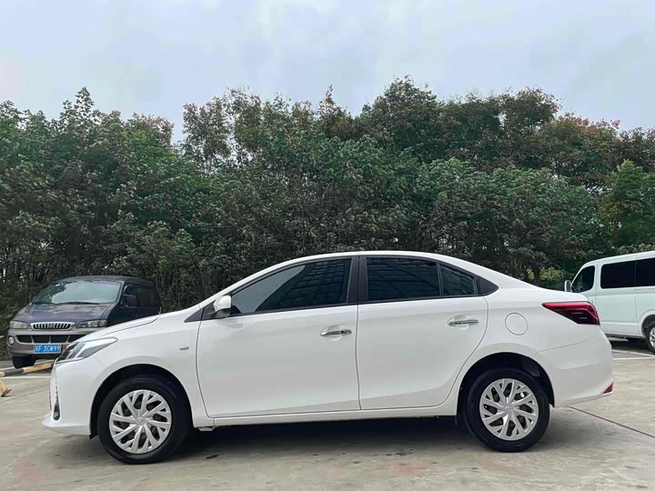 Фото 7 - Toyota Vios