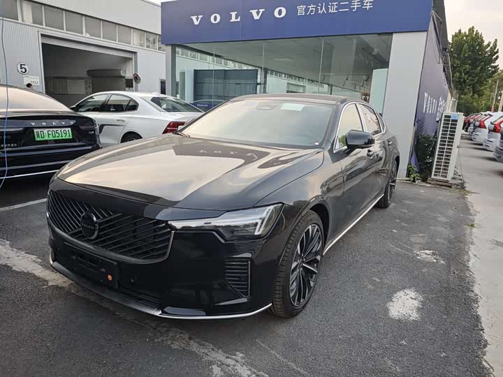 Фото 3 - Volvo S90
