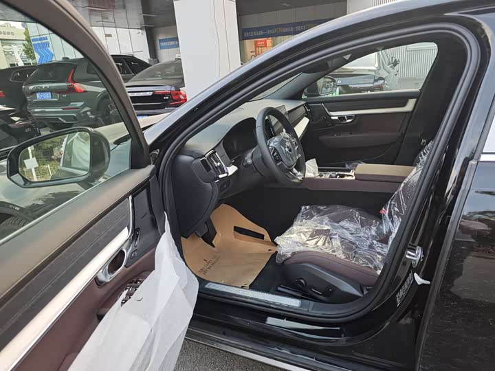 Фото 4 - Volvo S90