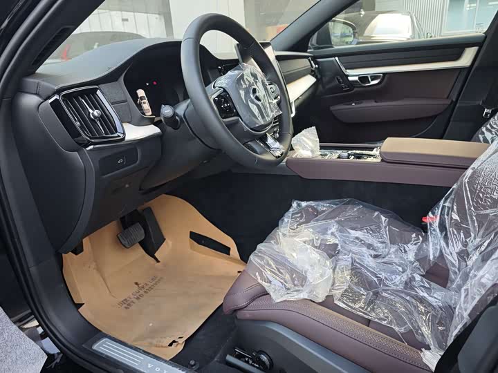 Фото 6 - Volvo S90